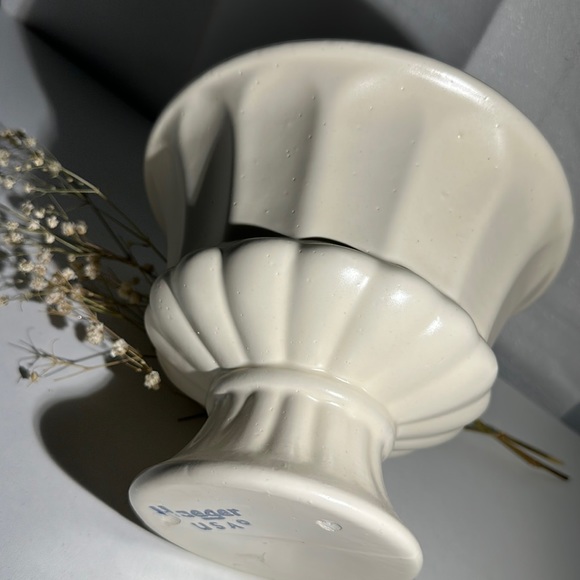 ⭐️⭐️SOLD⭐️⭐️ Vintage Haeger Ivory Pottery Planter - Signed on Bottom - Picture 8 of 8